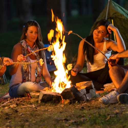 "Camp Like a Pro: 7 Game-Changing Tips for Period-Positive Camping Bliss!" 🏕️🌟